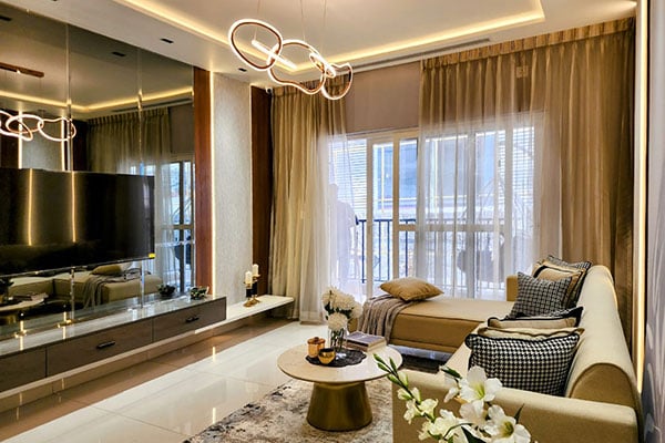 Designer Mirror Ideas for Living Rooms: Reflecting Elegance